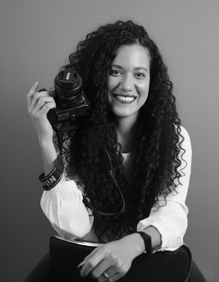 Fotografa de bodas sonriendo